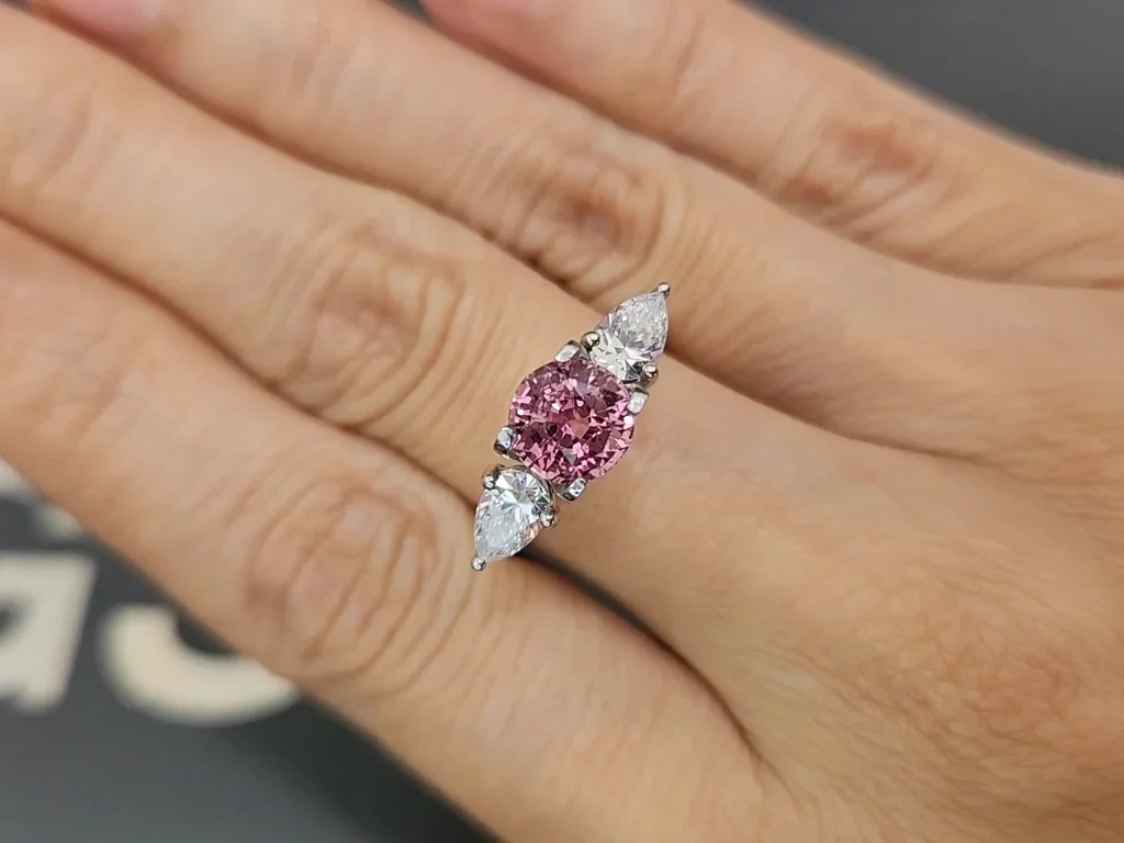 Saphir Padparadscha orange-rose non chauffé, taille ronde, 2,02 carats, Sri Lanka Image №5