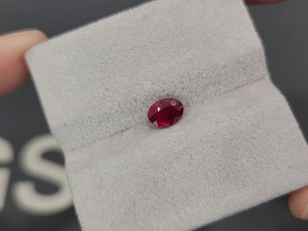 Unheated ruby Pigeon Blood oval cut 1.00 carats, Mozambique Image №4
