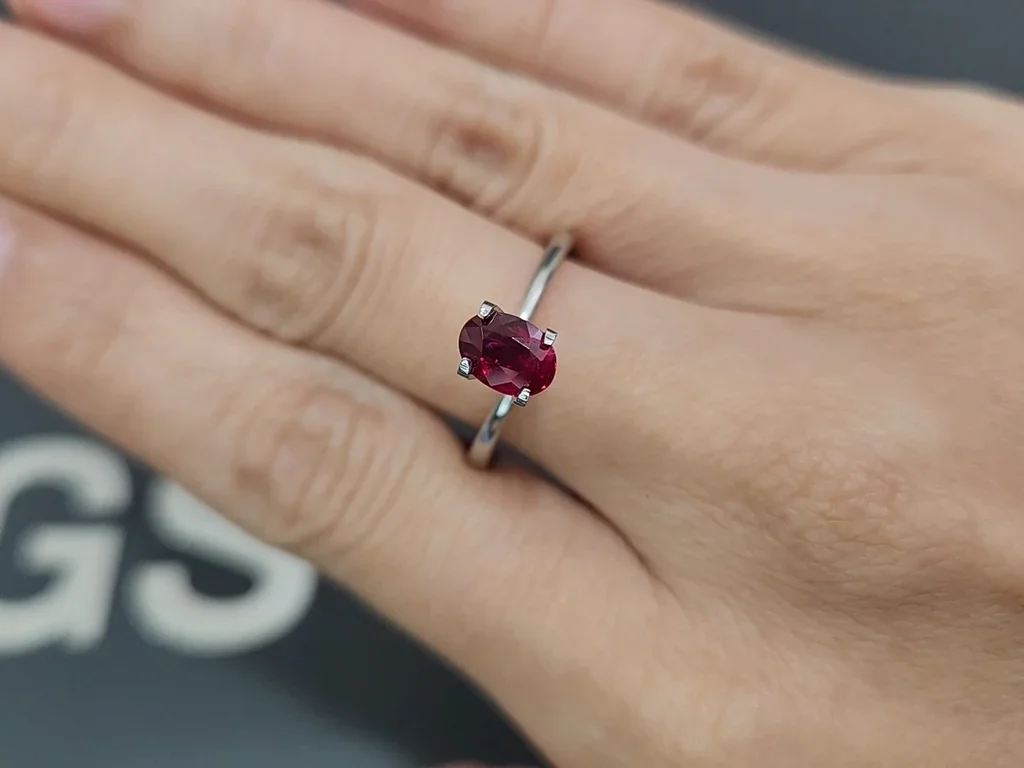 Unheated ruby Pigeon Blood oval cut 1.00 carats, Mozambique Image №5