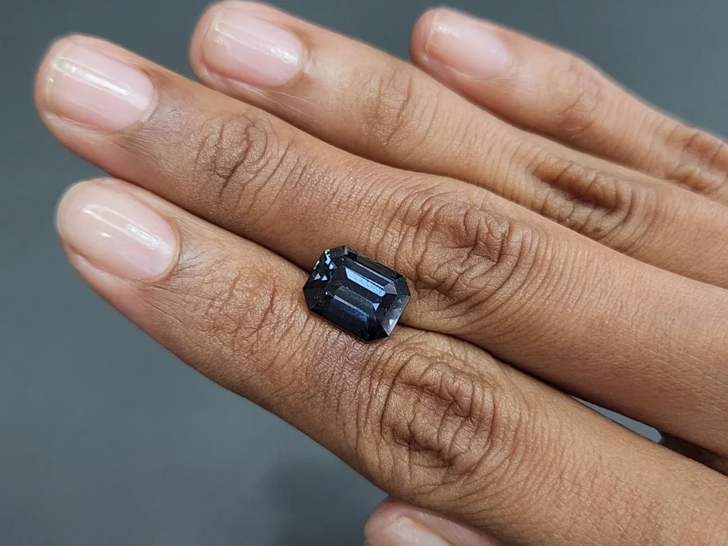 Zafiro octagonal verde azulado sin calentar de 6,03 carats, Madagascar Image №2