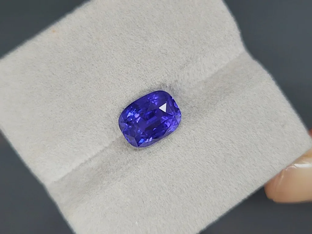 Zafiro púrpura de talla cojín sin calentar de 4,58 quilates, Sri Lanka Image №4