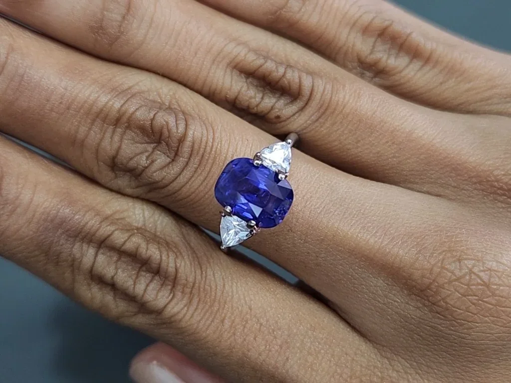 Zafiro púrpura de talla cojín sin calentar de 4,58 quilates, Sri Lanka Image №5