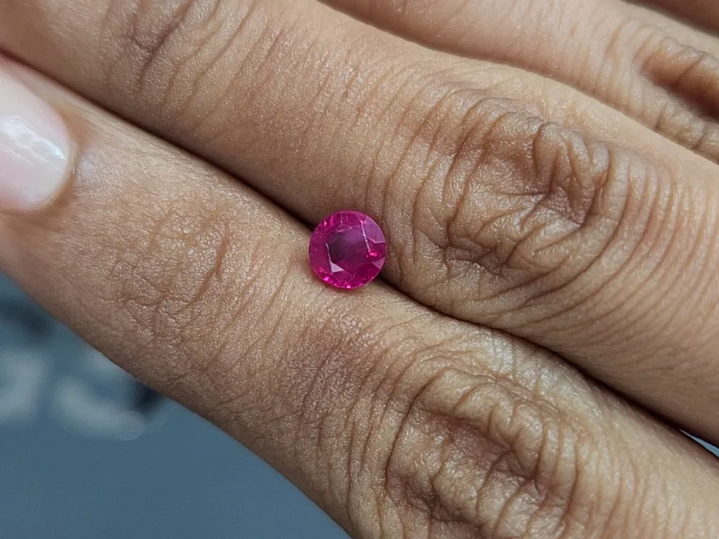 Rubí sangre de paloma, talla redonda 0,96 carats, Birmania Image №2