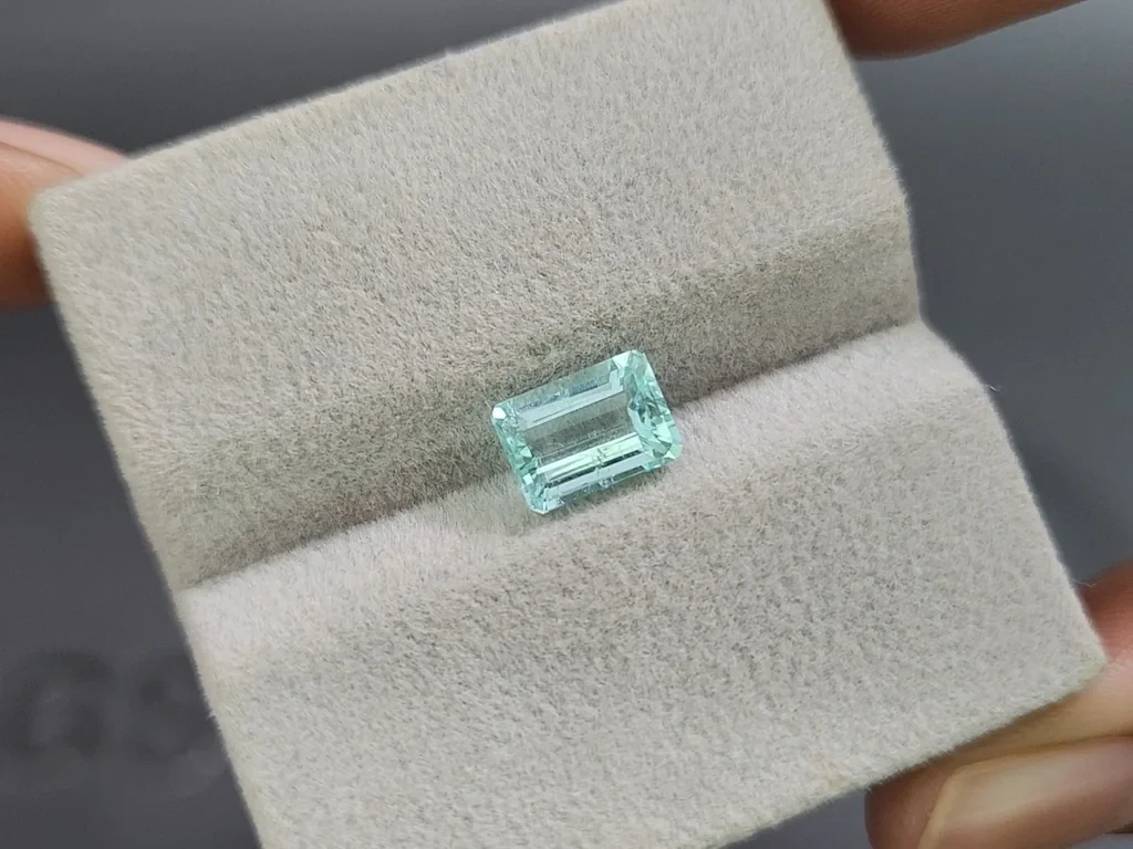 Tourmaline Paraiba taille octogonale, 1,60 carat, Mozambique Image №4