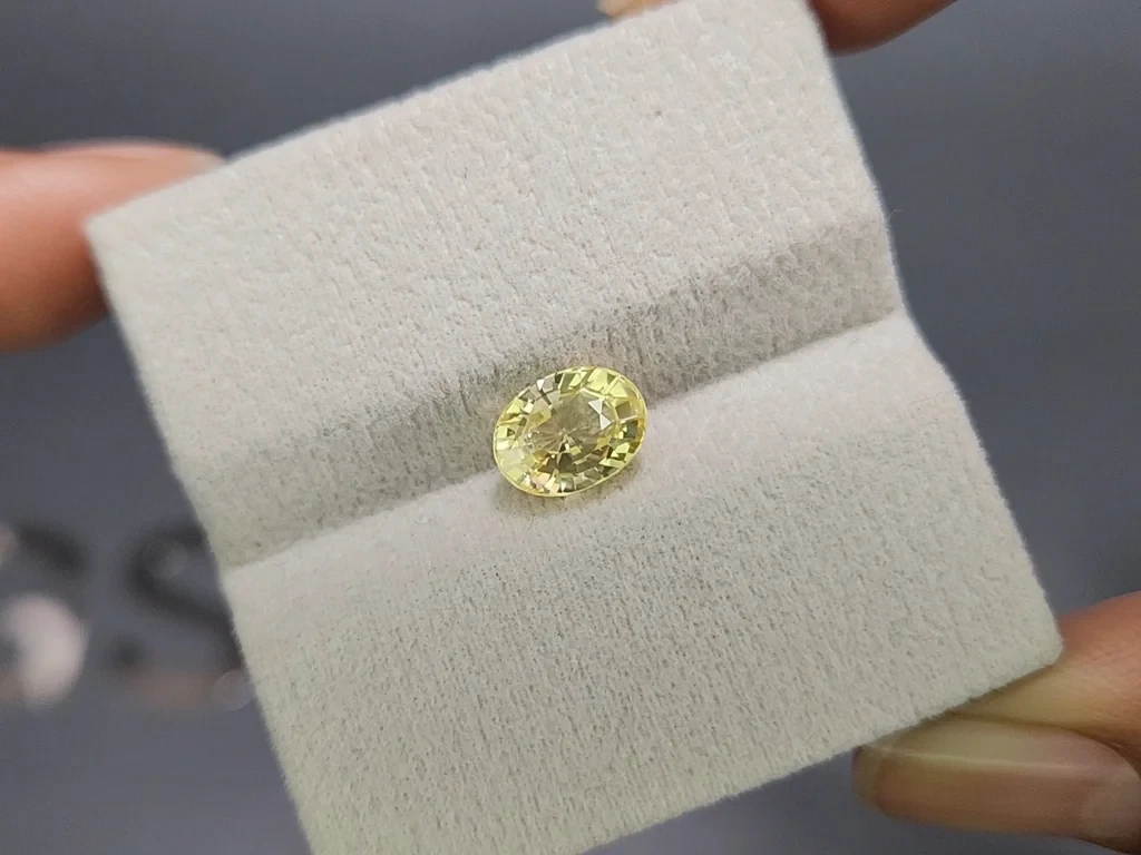 Saphir jaune non chauffé, taille ovale 2,50 carats, Sri Lanka Image №3