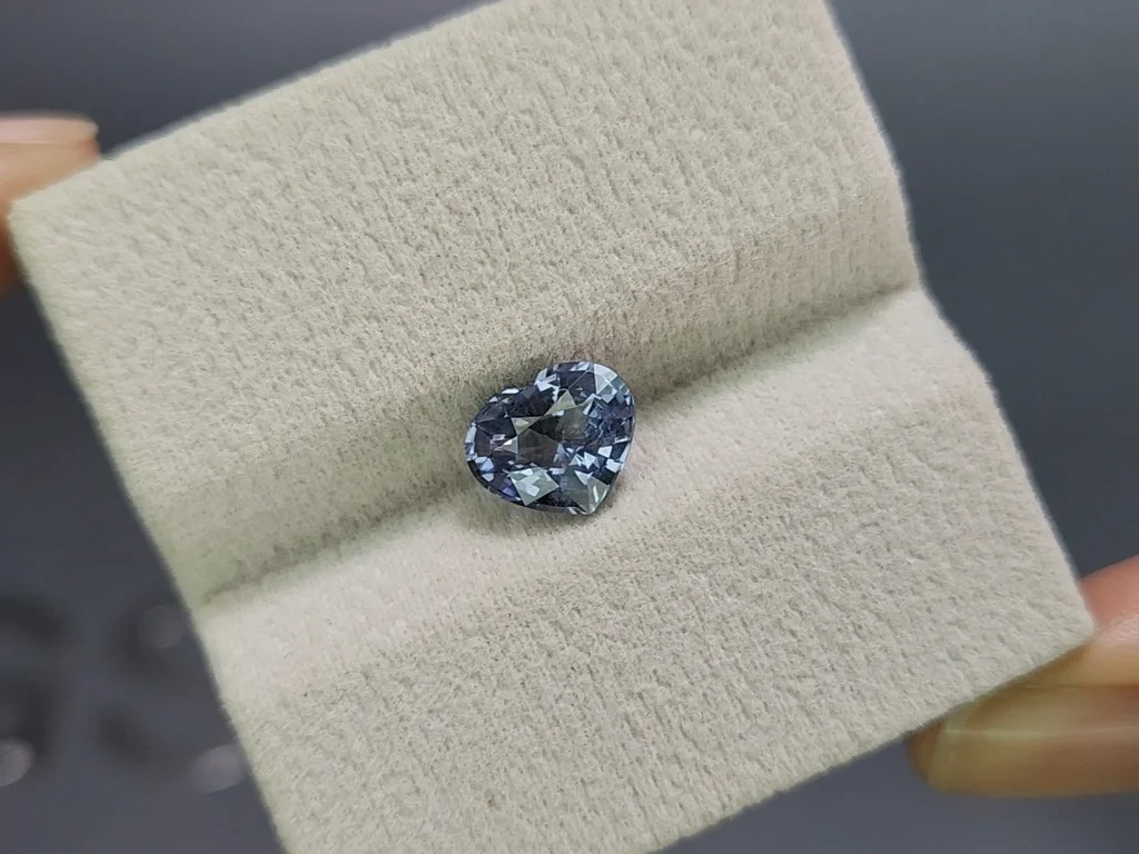Grau-blauer spinell im herzschliff 2,12 karat, Tansania Image №4