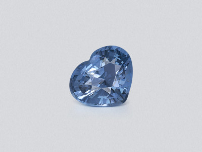 Grau-blauer spinell im herzschliff 2,12 karat, Tansania photo