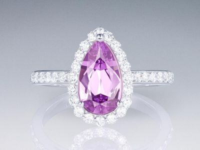 Ring with vivid purple sapphire 1.23 ct  and diamonds in 18K white gold photo