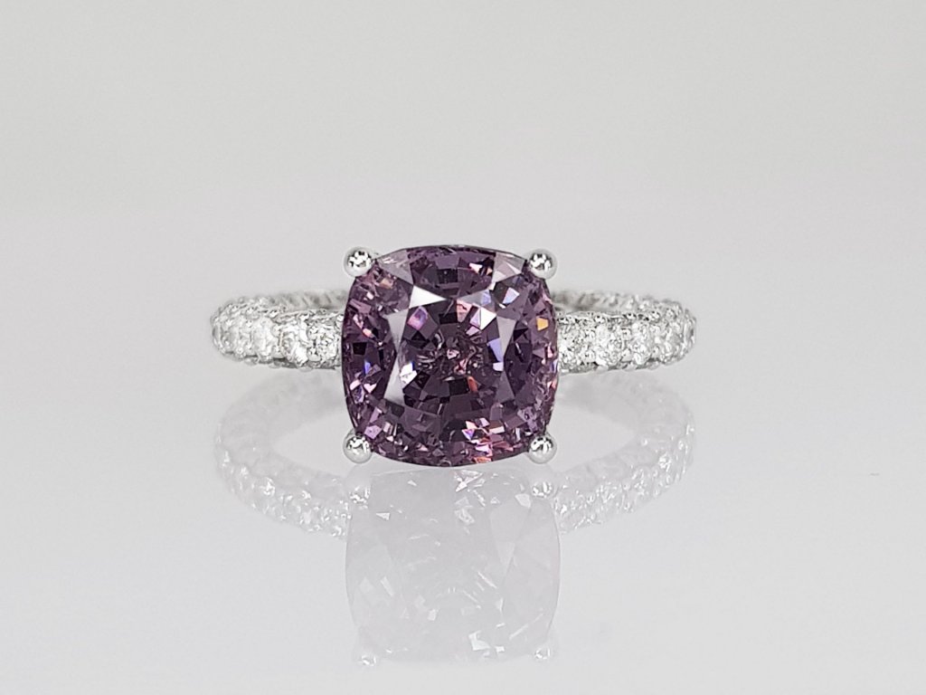 Ring with 4.50 ct lavender gray spinel and diamonds in 18k white gold Image №1
