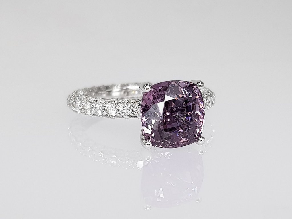 Ring with 4.50 ct lavender gray spinel and diamonds in 18k white gold Image №2
