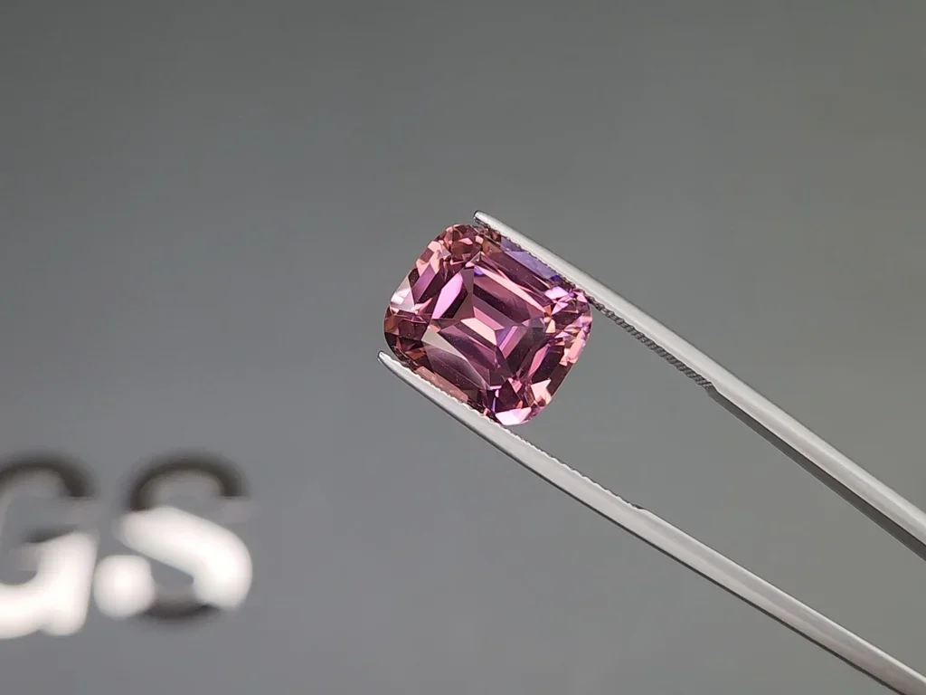 Turmalina rosa talla cojín 8,37 quilates, África Image №3