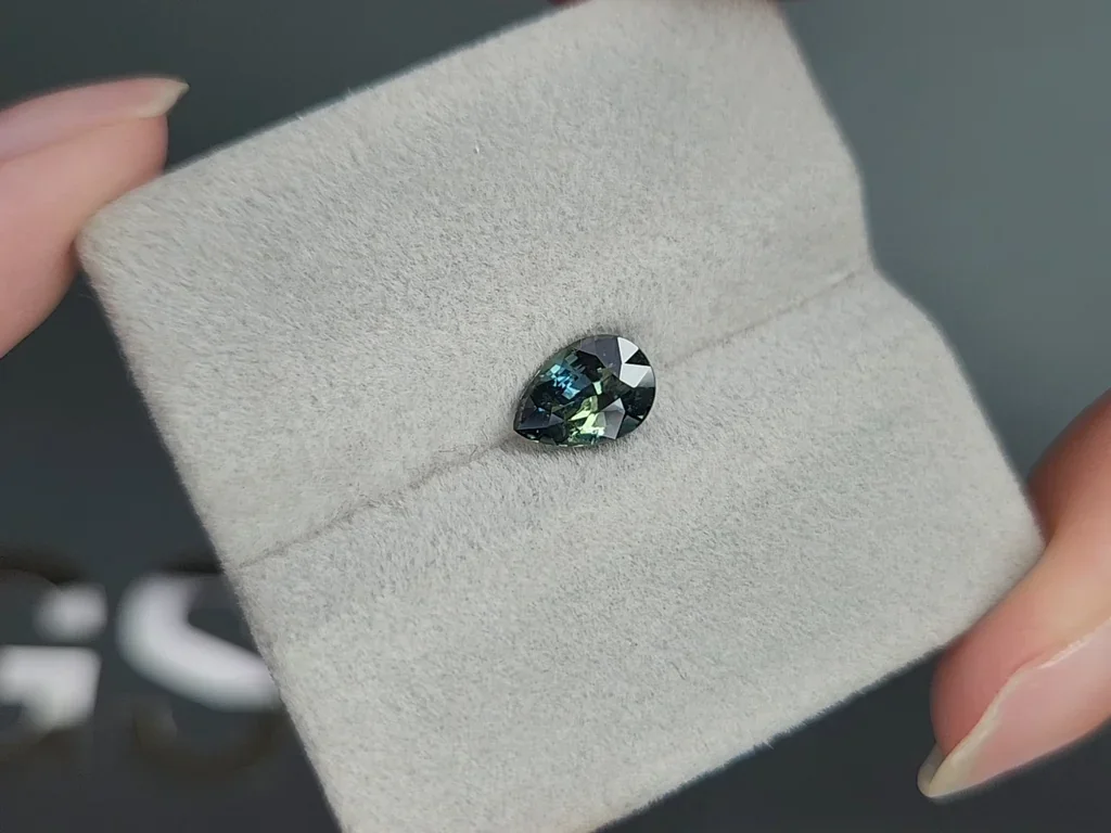 Saphir bicolore taille poire 1,58 carat, Madagascar Image №4