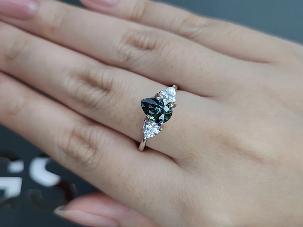 Saphir bicolore taille poire 1,58 carat, Madagascar Image №5