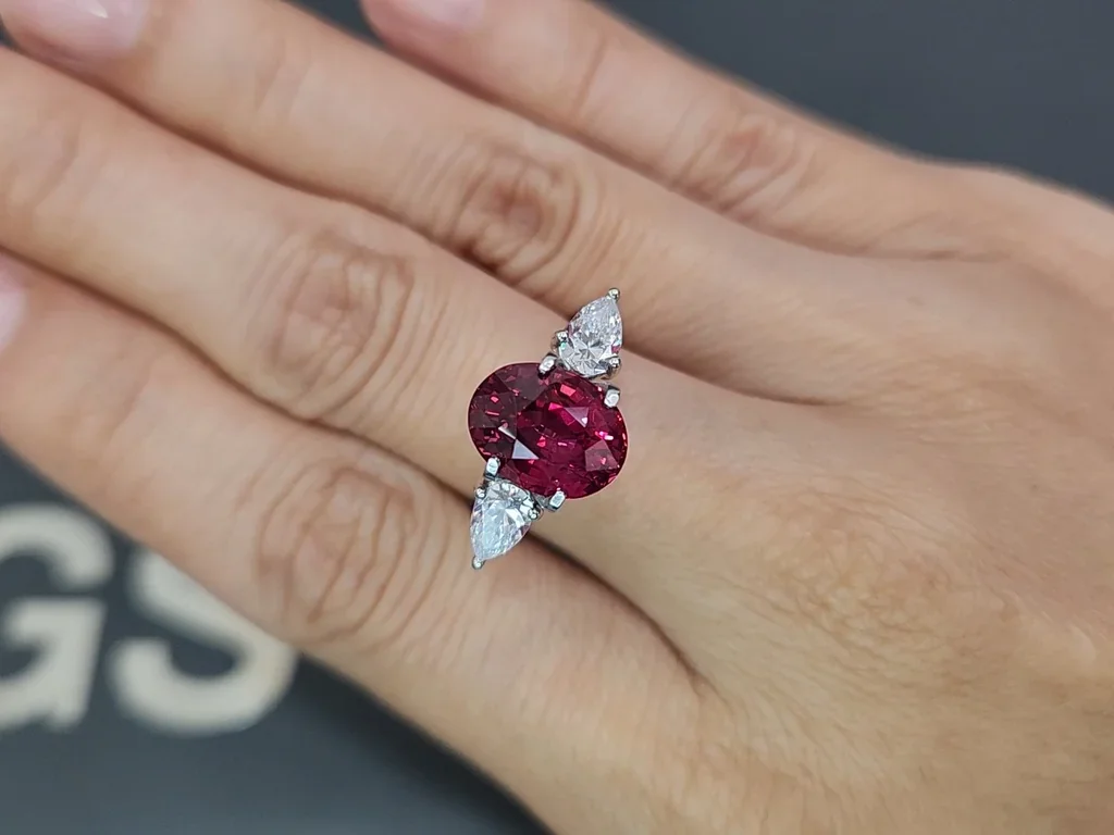 Unheated Pigeon's Blood red ruby in oval cut 5.13 carats, Mozambique Image №5