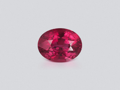 Rubí rojo vivo sin calentar, talla ovalada 5,13 carats, Mozambique photo