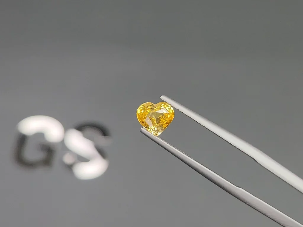Unbeheizter gelber saphir im herzschliff 1,52 carats, Sri Lanka Image №3