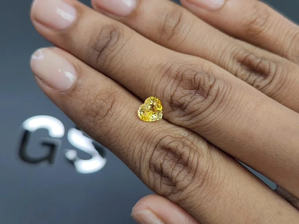 Unbeheizter gelber saphir im herzschliff 1,52 carats, Sri Lanka Image №2