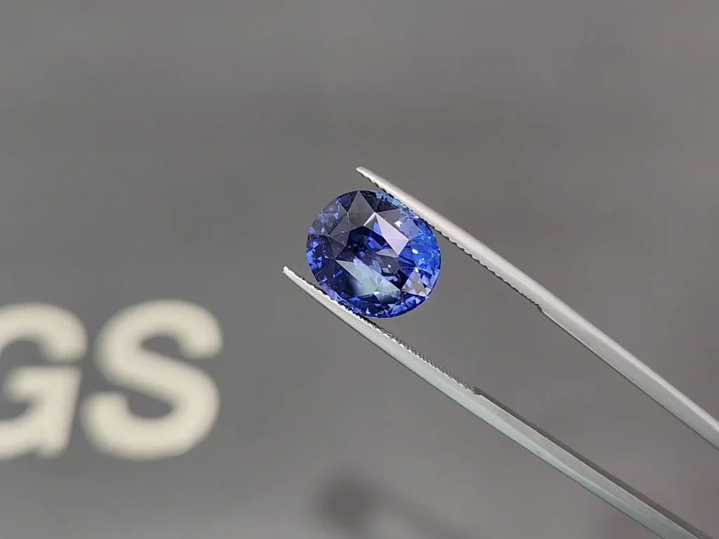 Saphir bleu taille ovale 9,01 carats, Sri Lanka Image №3