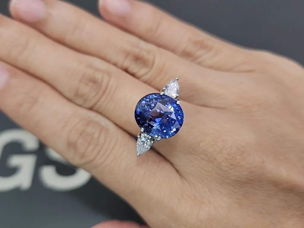 Saphir bleu taille ovale 9,01 carats, Sri Lanka Image №5