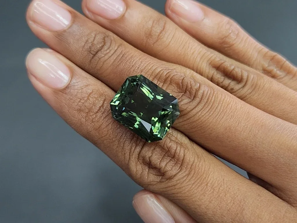 Large green tourmaline radiant cut 17.42 carats, Africa Image №2