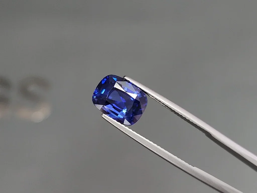 Zafiro azul real talla cojín de 5,10 carats, Sri Lanka  Image №3