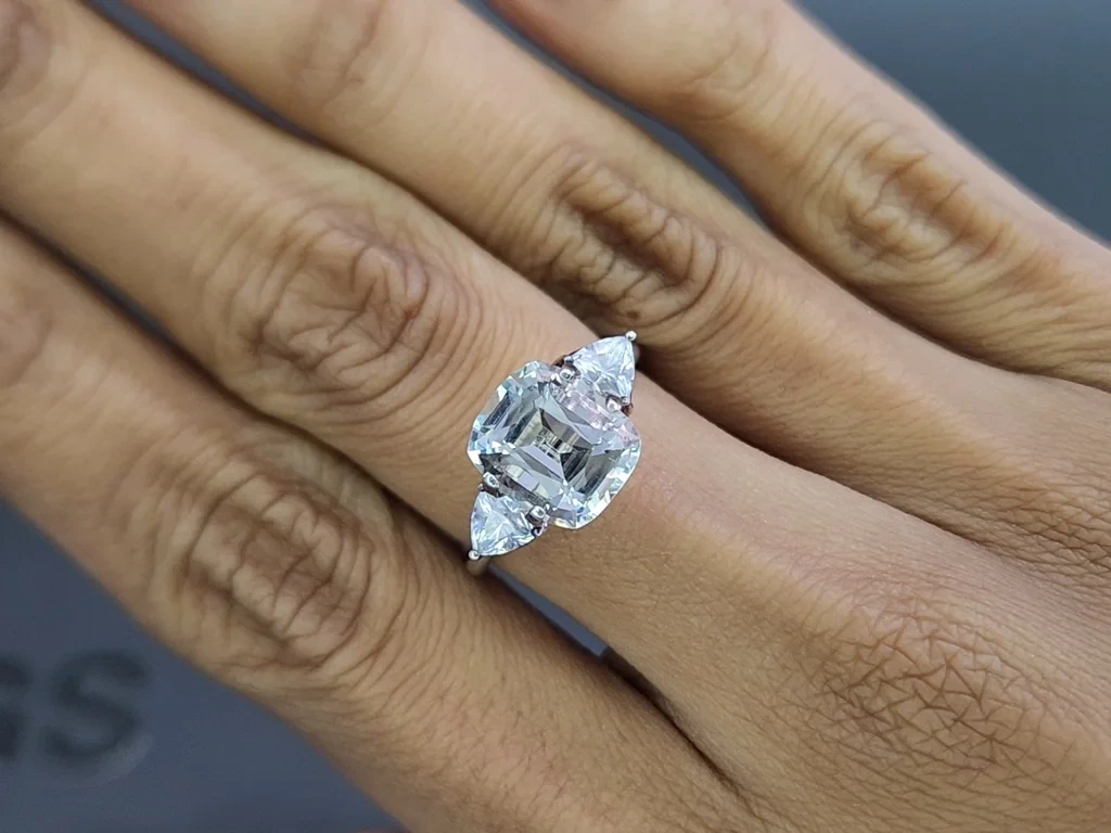 Aquamarin kissenförmiger 2,98 karat, Madagaskar  Image №5