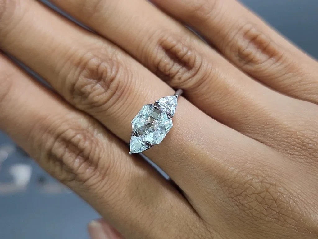 White sapphire radiant cut  2.51 carats, Sri Lanka Image №4