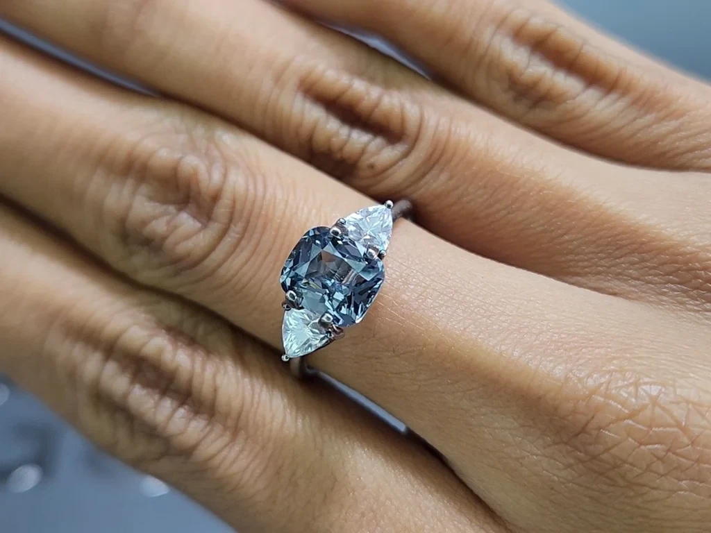 Grauer blue spinell im kissenschliff von 2,32 karat, Tanzania Image №5
