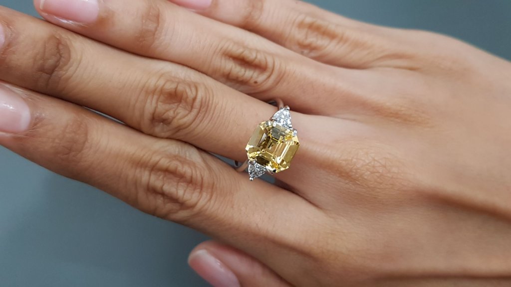 Golden color unheated sapphire in asscher cut 4.57 ct, Sri Lanka Image №4