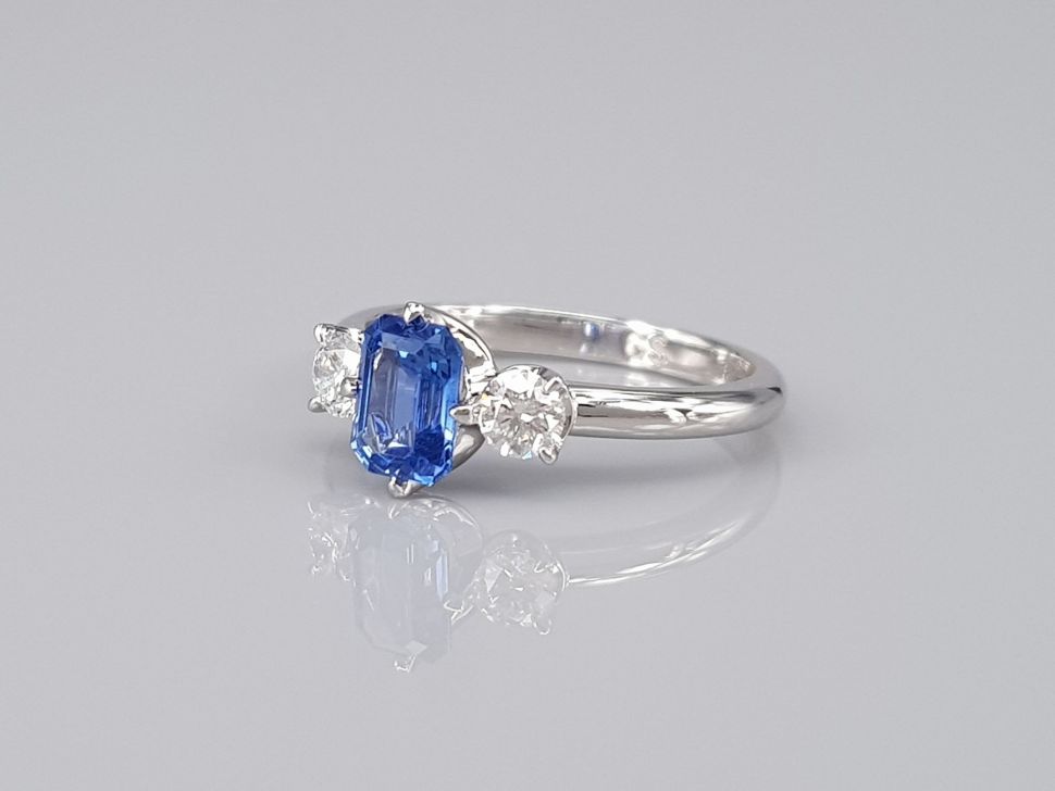 Ring with Cornflower blue sapphire 0.80 ct  and diamonds in 18K white gold Image №3