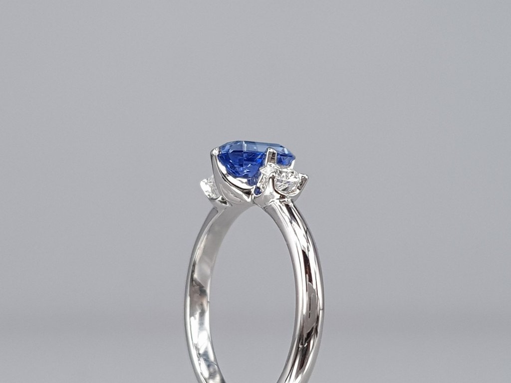 Ring with Cornflower blue sapphire 0.80 ct  and diamonds in 18K white gold Image №4