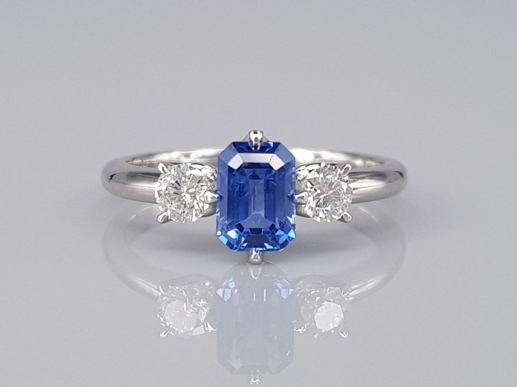 Ring with Cornflower blue sapphire 0.80 ct  and diamonds in 18K white gold Image №1