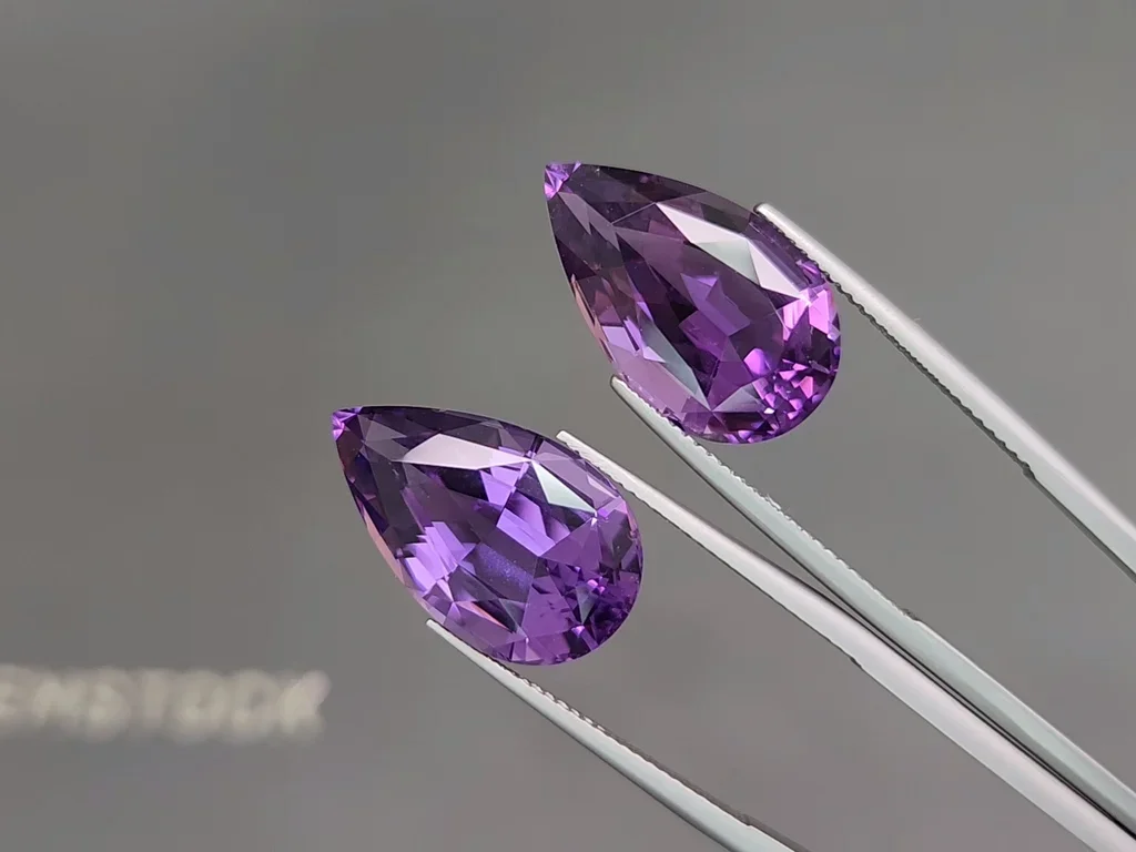 Paar Amethyste im Birnenschliff, 22,25 Karat Image №3