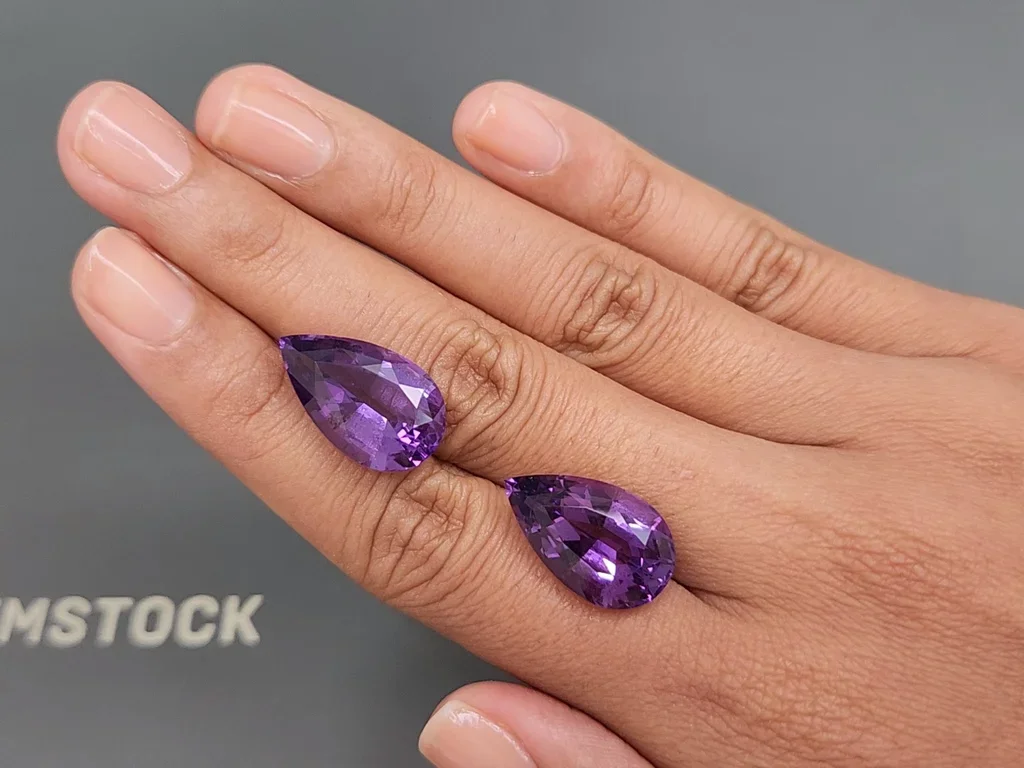 Paar Amethyste im Birnenschliff, 22,25 Karat Image №2