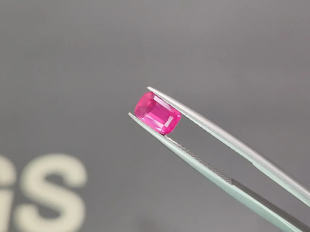 Espinela mahenge rosa intenso de talla cojín de 1,53 carats, Tanzania   Image №3