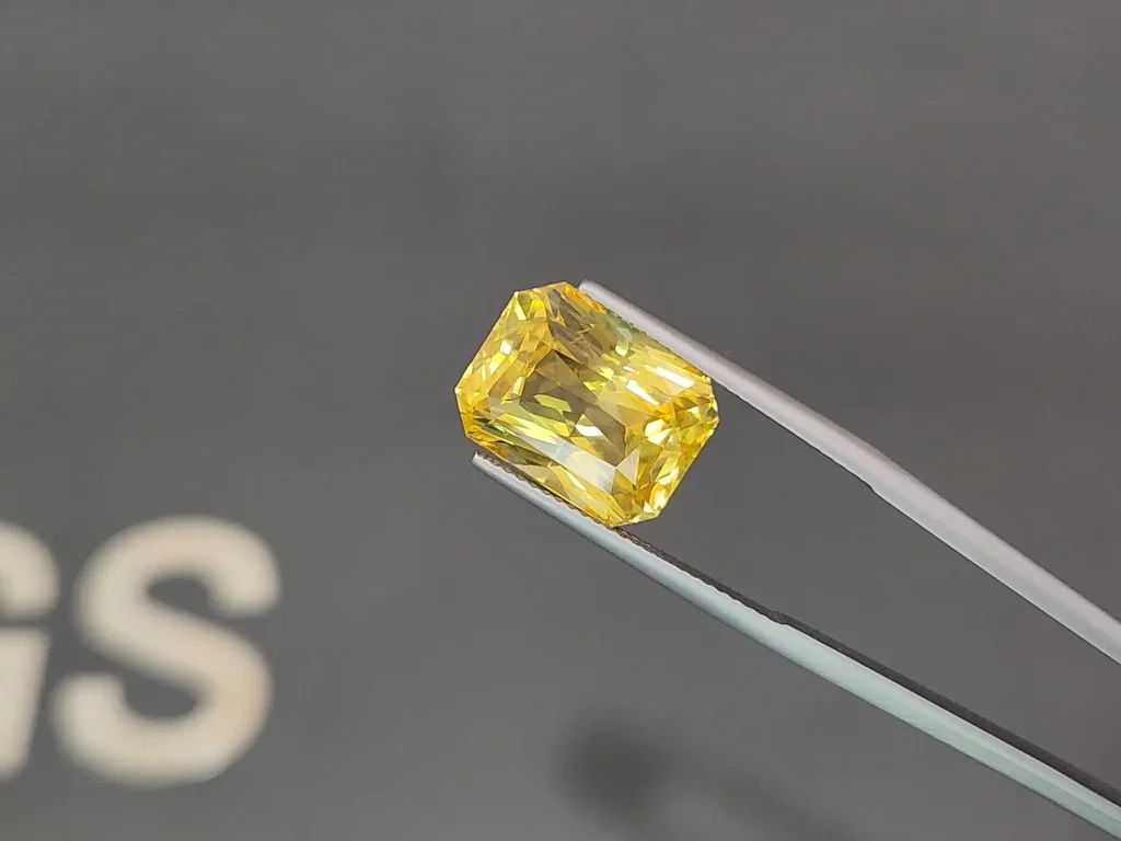 Zafiro grande amarillo intenso de talla radiante sin calentar 13,12 carats, Sri Lanka Image №3