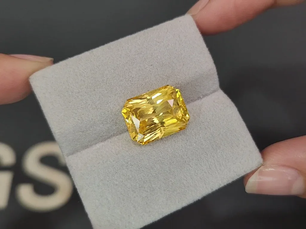 Zafiro grande amarillo intenso de talla radiante sin calentar 13,12 carats, Sri Lanka Image №4