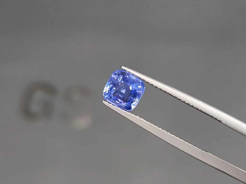 Unbeheizter blauer saphir im kissenschliff 2,05 karats, Sri Lanka Image №3