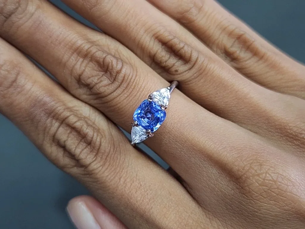 Unbeheizter blauer saphir im kissenschliff 2,05 karats, Sri Lanka Image №5