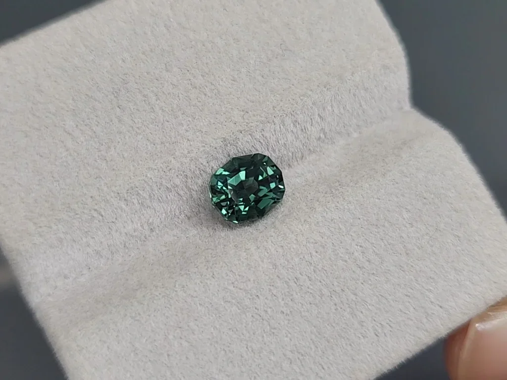 Grüner turmalin im kissenschliff 1,24 karats, Afrika Image №4