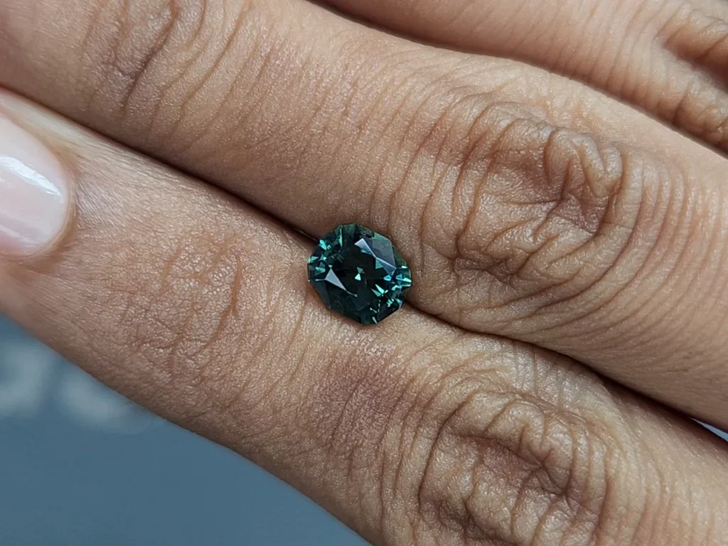 Grüner turmalin im kissenschliff 1,24 karats, Afrika Image №2