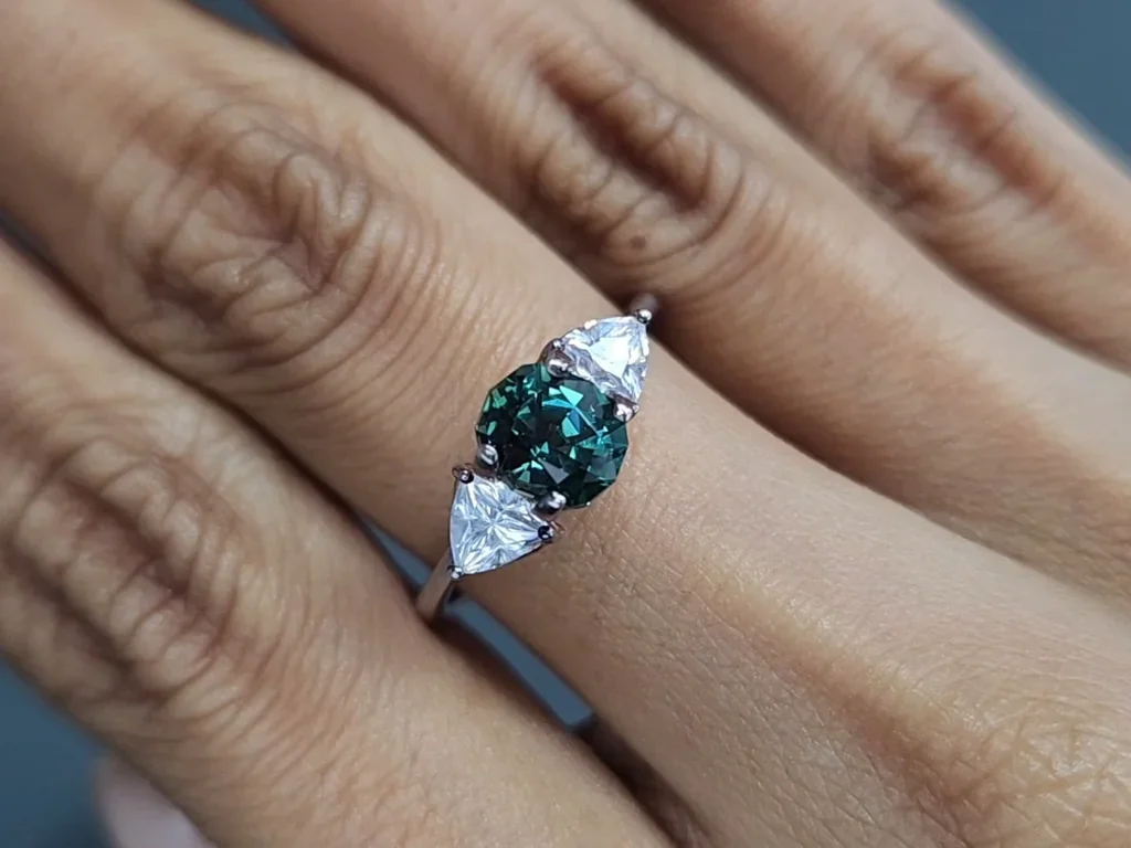 Grüner turmalin im kissenschliff 1,24 karats, Afrika Image №5