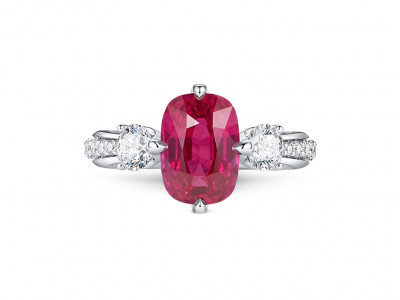 Ring with an unheated pinkish-red ruby of 3.02 carats and diamonds in 18K white gold photo