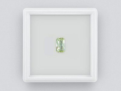 Tourmaline verte taille radiant, 0,69 carat, Afghanistan photo