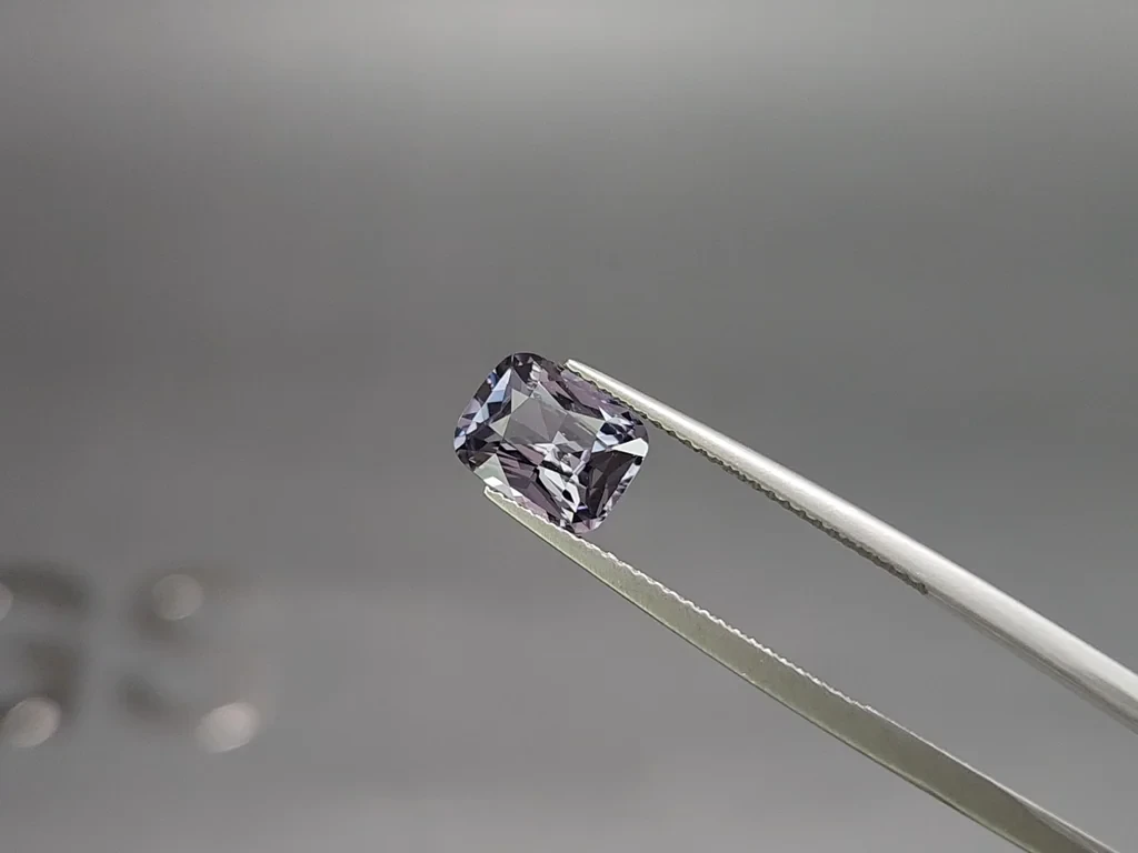 Violett spinell im kissenschliff von 2,14 karat, Tansania Image №3