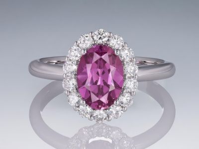 Ring with unheated purple sapphire 1.54 ct and diamonds in 18K white gold photo