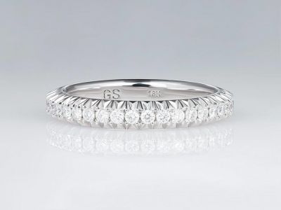 Ring with diamonds in 18-carat white gold photo