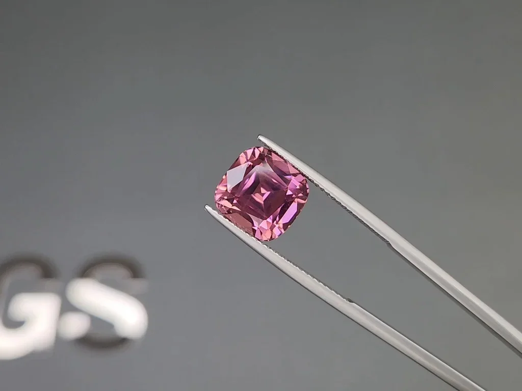 Turmalina rosa talla cojín 6,52 quilates, África Image №3