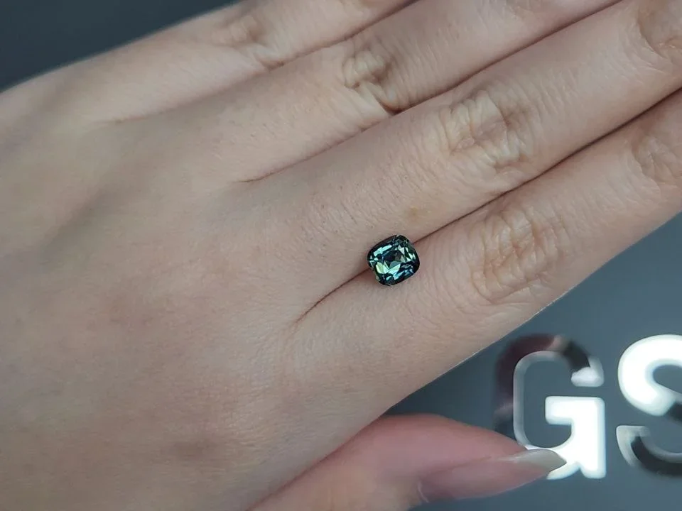 Saphir taille coussin Sarcelle non chauffé 1,17 carats, Madagascar  Image №2