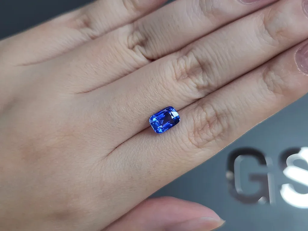 Saphir bleu taille coussin non chauffé 2,18 carats, Sri Lanka Image №2